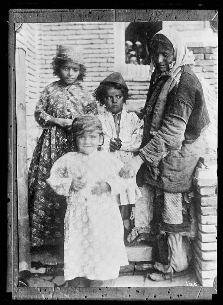Tiyari (Assyrian) refugees helped by the Armenian Committee in Urmia, 1917