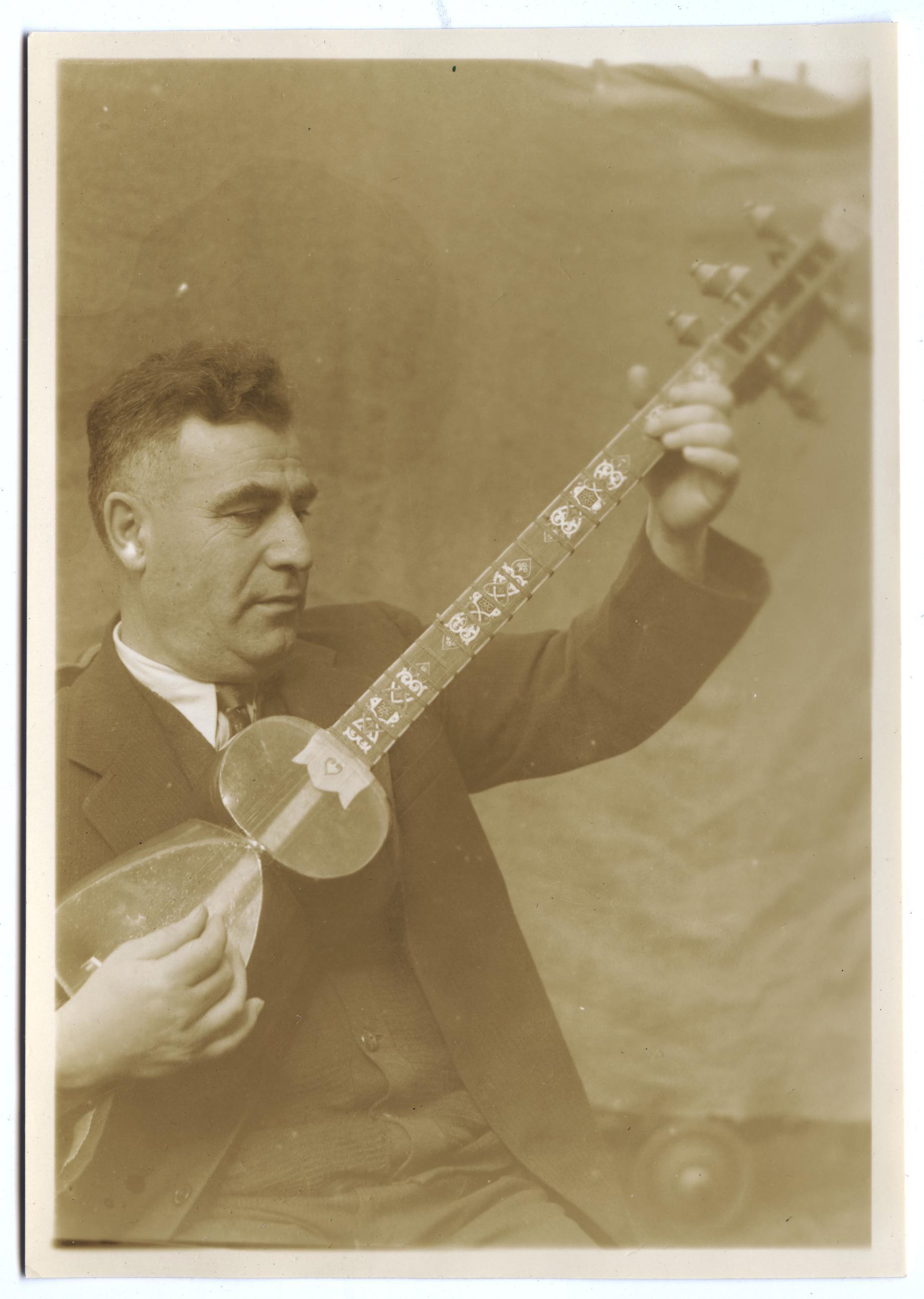 Joe Daniels, an Assyrian musician from Soviet Georgia, playing the tar