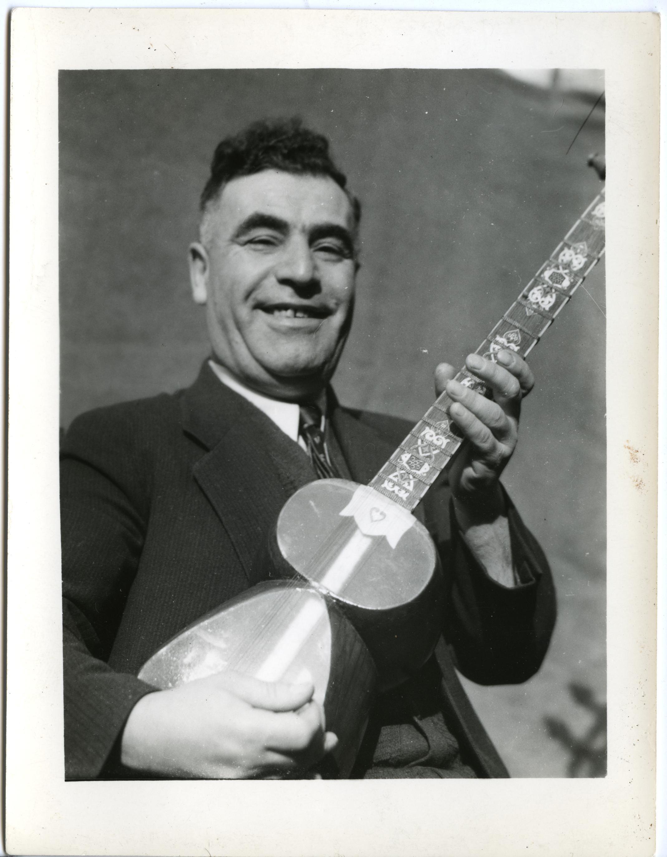Joe Daniels, an Assyrian musician from Soviet Georgia, with his tar