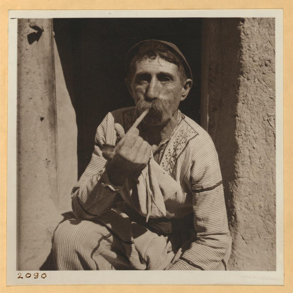 Elderly Assyrian man at Tel Tamer, 1938