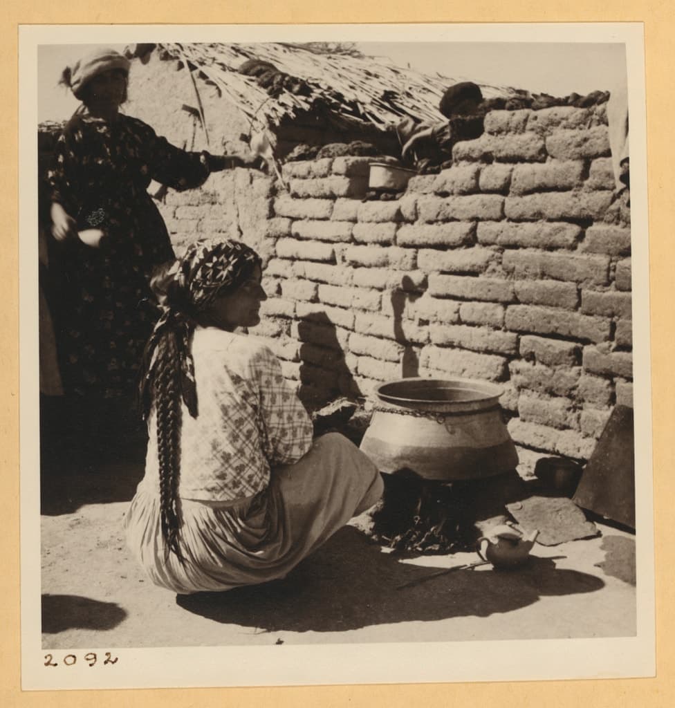 Assyrian women at an outdoor kitchen, Tel Tamer, 1938