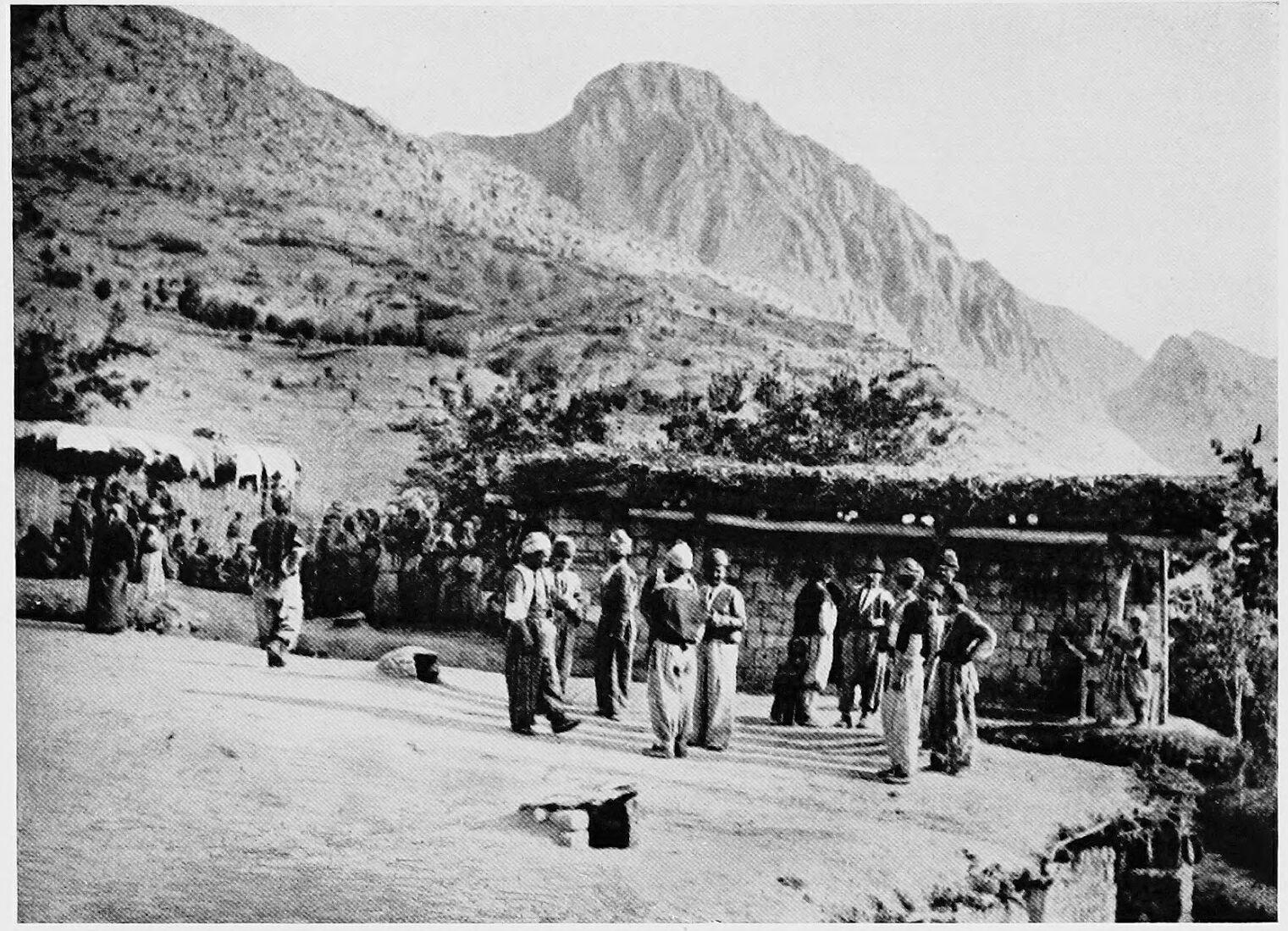 Mountain Syrians (Assyrians) on the roofs at Bibaydi