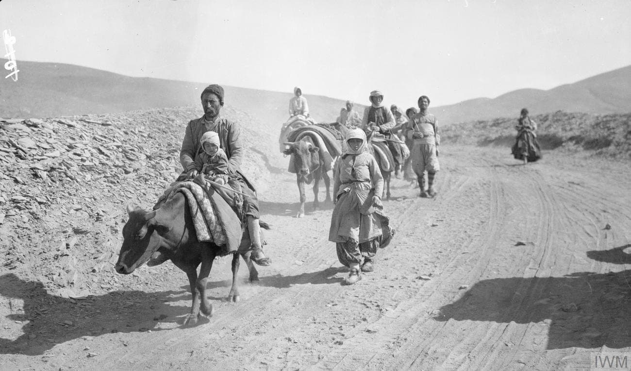 Jilu Assyrian refugees coming over the Asadabad Pass