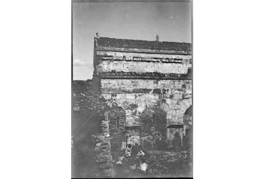 Men at the west front of the church of Mor Yakub, Salah, 1909
