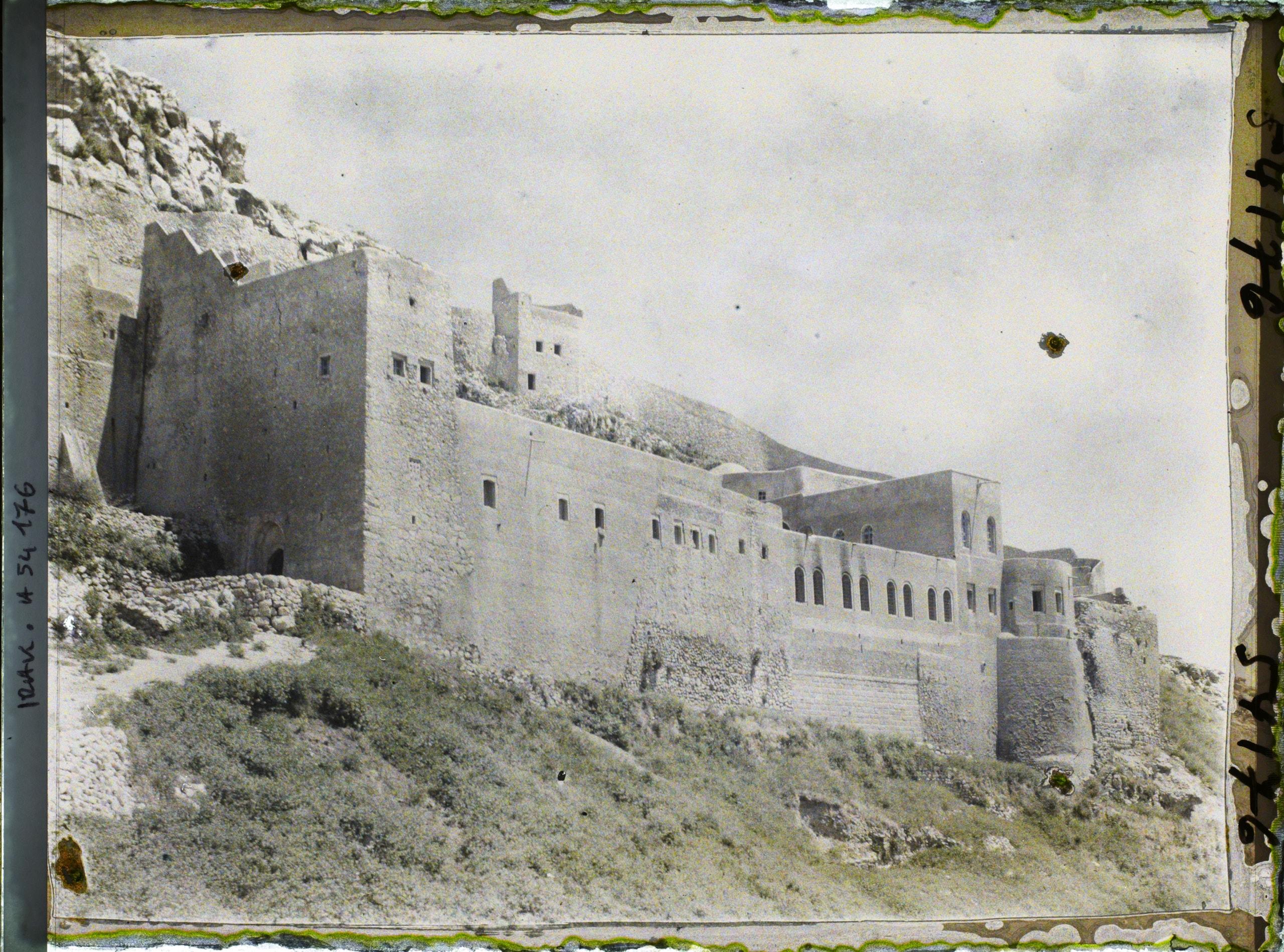 Walls of Mar Mattai monastery, autochrome, 1927