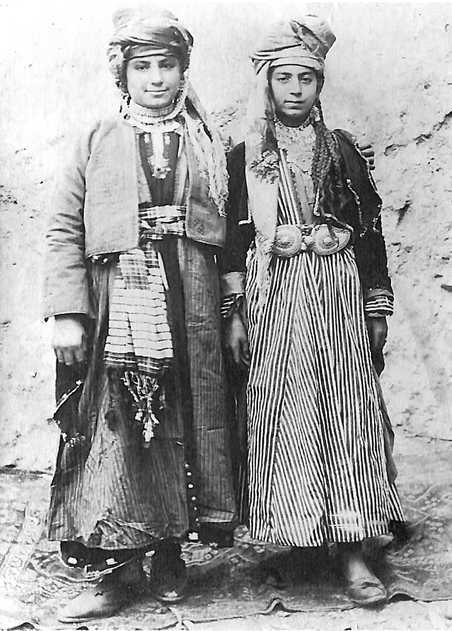 Daughters of Rayis Gibrail of Orwantus, Baz, 1912