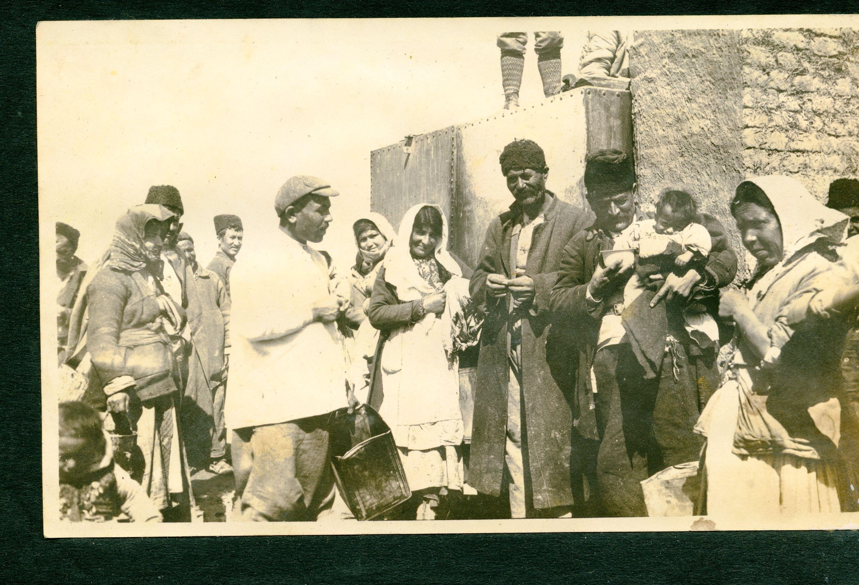 Refugees and relief workers at Baqubah, 1918