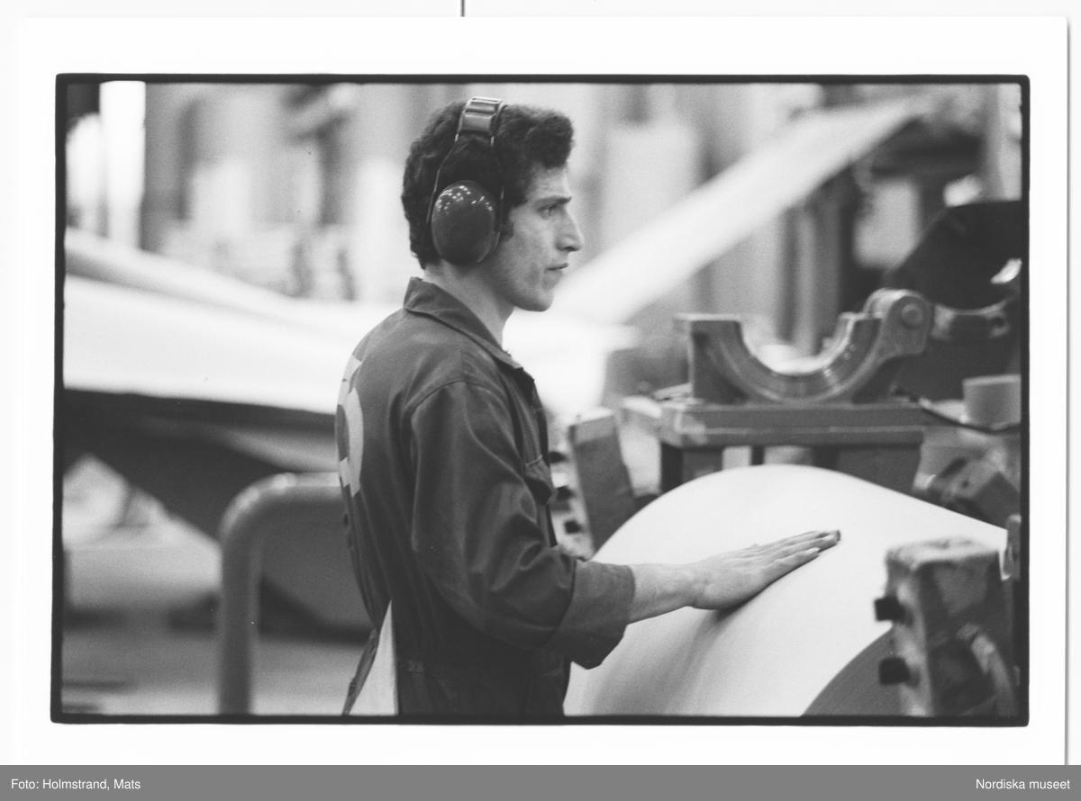 Habib Barsom at work in the Örebro paper mill, 1980