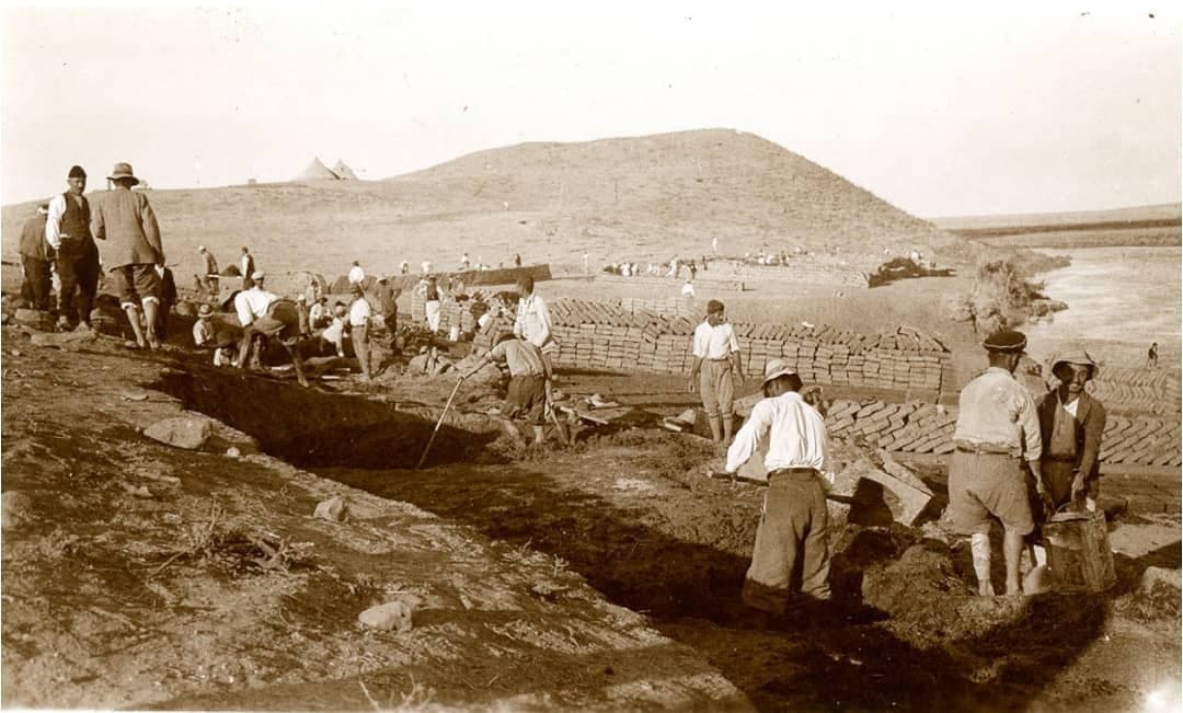 Assyrians making mud bricks beside the Khabur at Tel Tamer