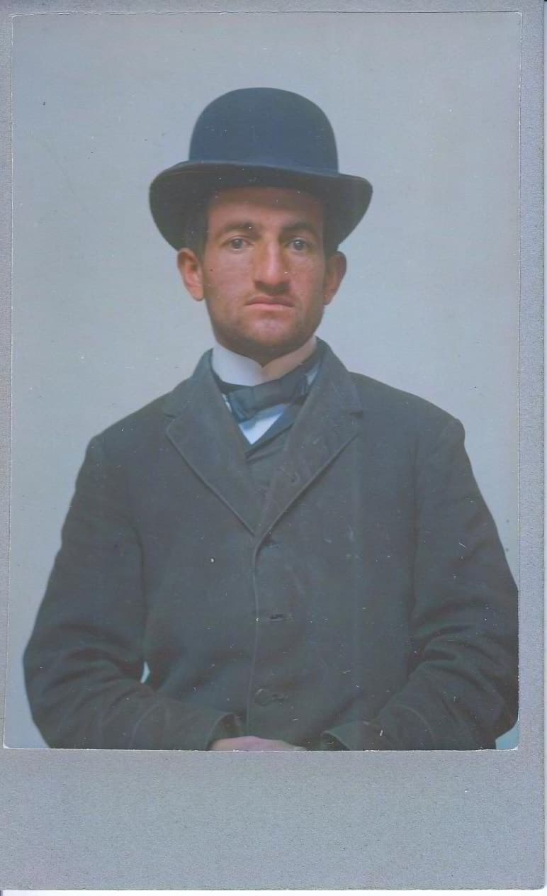 Josef Cohn, Assyrian from Urmia, police portrait with hat, Stockholm, 1905