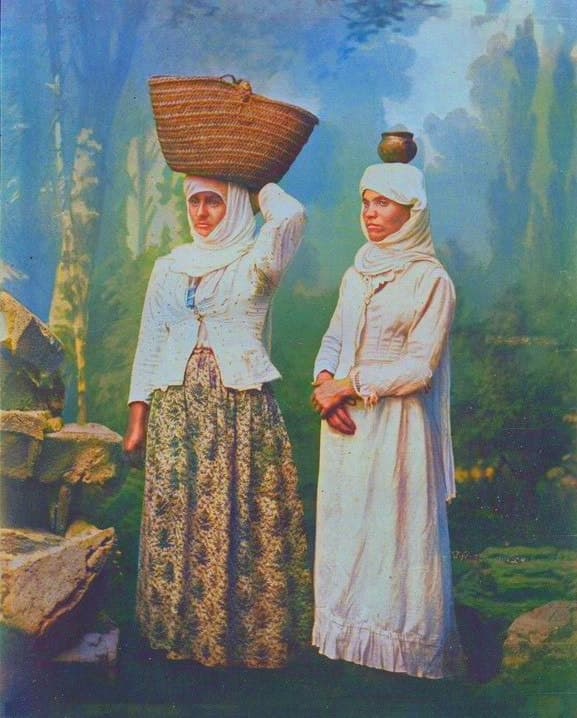 Two women of the Syriac quarter of Bethlehem, about 1905